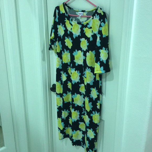 LAST CALL LuLaRoe Floral Julia - Picture 1 of 5